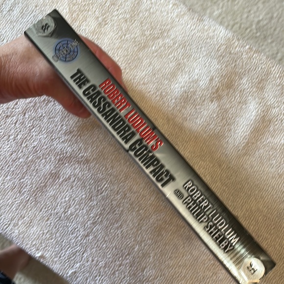 🌈2/$8  The Cassandra Compact #2 in ht e Covert-One Series - Picture 3 of 12